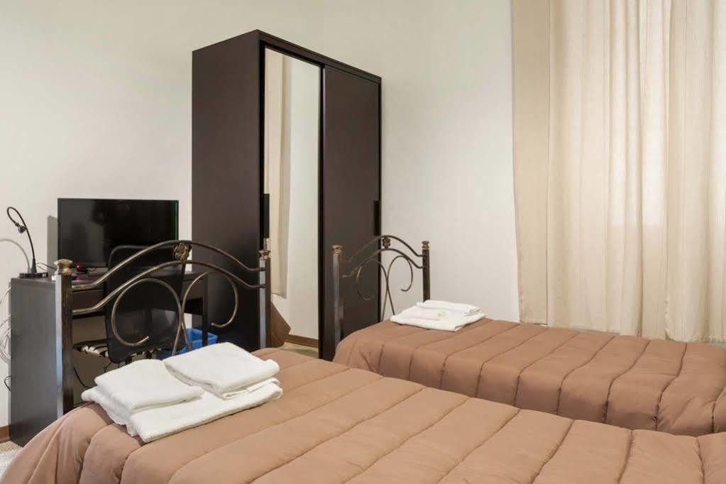 Tra L'Etna E Il Mare B&B カターニア エクステリア 写真